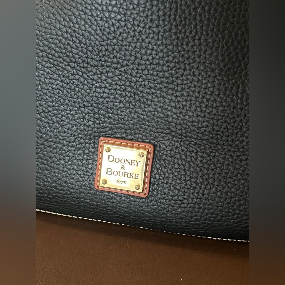 Dooney & Bourke Small Kiley shoulder Bag Black - Picture 3 of 9